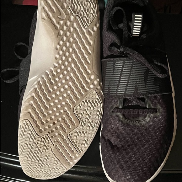 Women’s black Nikes size 9.5 - Picture 5 of 5